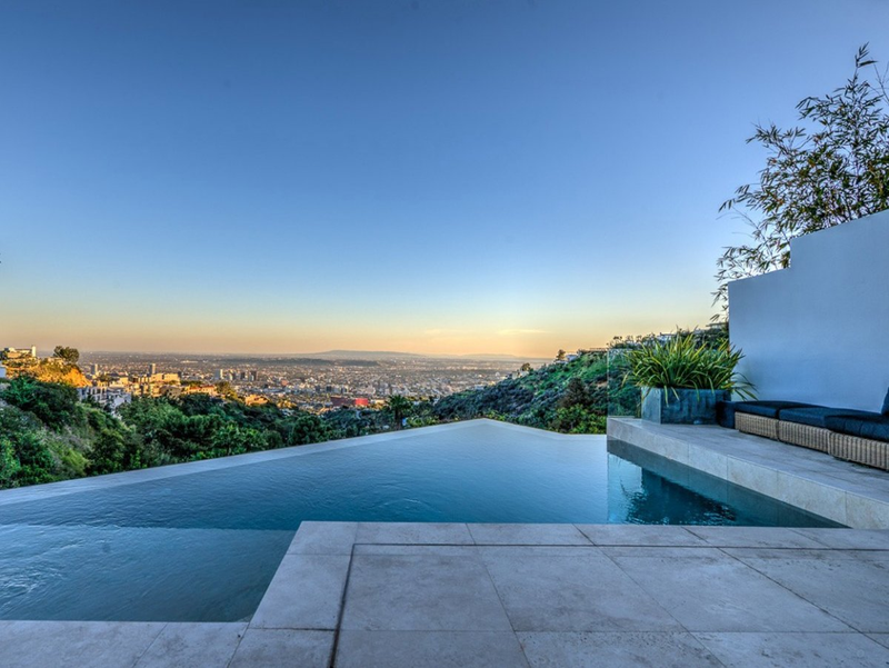 Illustration for article titled Minecraft Streamer Buys Swank Mansion For $4.5MÂ